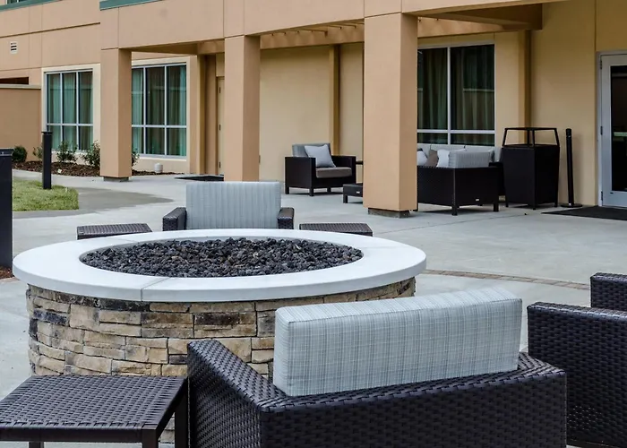Courtyard By Marriott Somerset