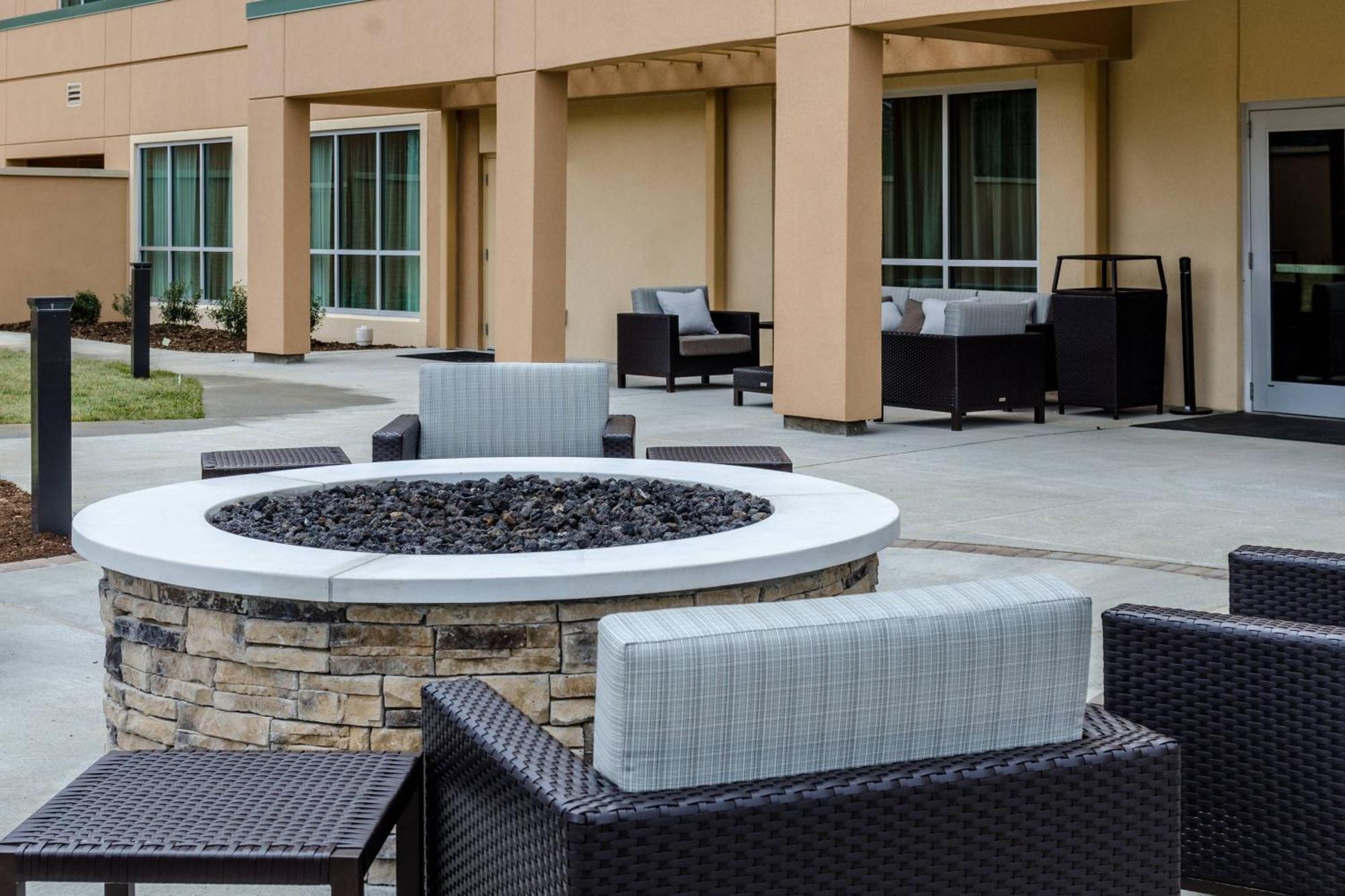 Courtyard By Marriott Hotel Somerset