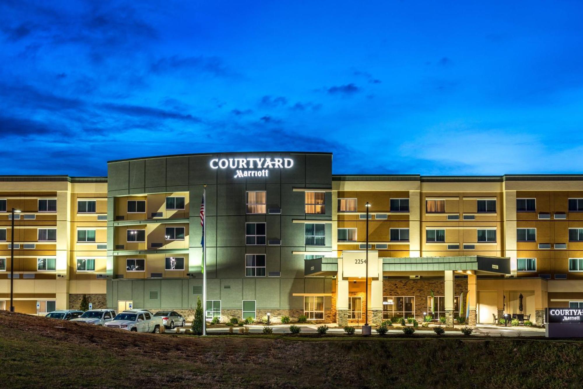 Hotel Courtyard By Marriott
