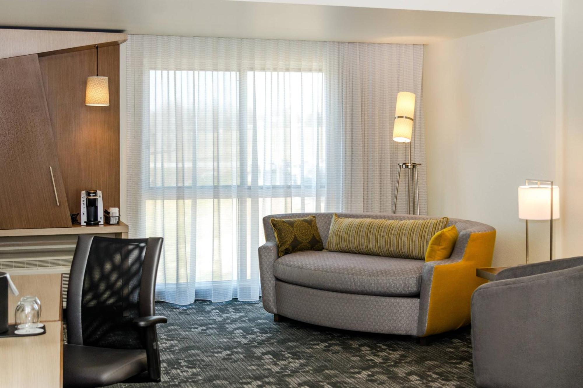 Courtyard By Marriott Hotel 3*