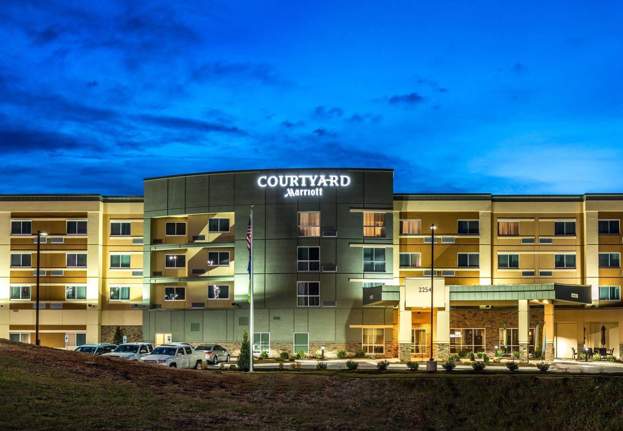 Courtyard By Marriott